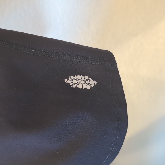 Elegant Black Sleeveless Jumpsuit - Picture 5 of 12